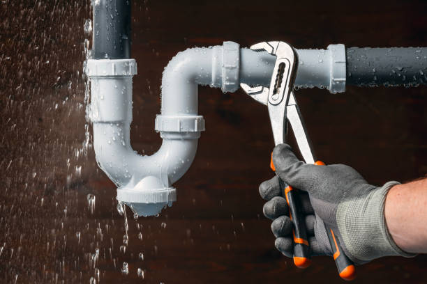 Professional Emergency Plumber technician working in Woods Hole, MA